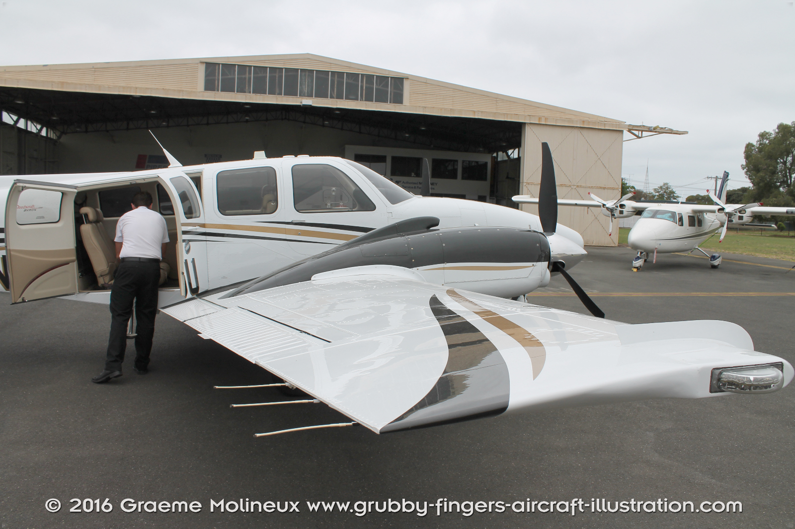 BEECHCRAFT%20-%20BARON%20G58%20-%20WALKAROUND%20-%20VH-WGU%20-%20MOORABBIN%202016%20-%20062%20-%20GrubbyFingers