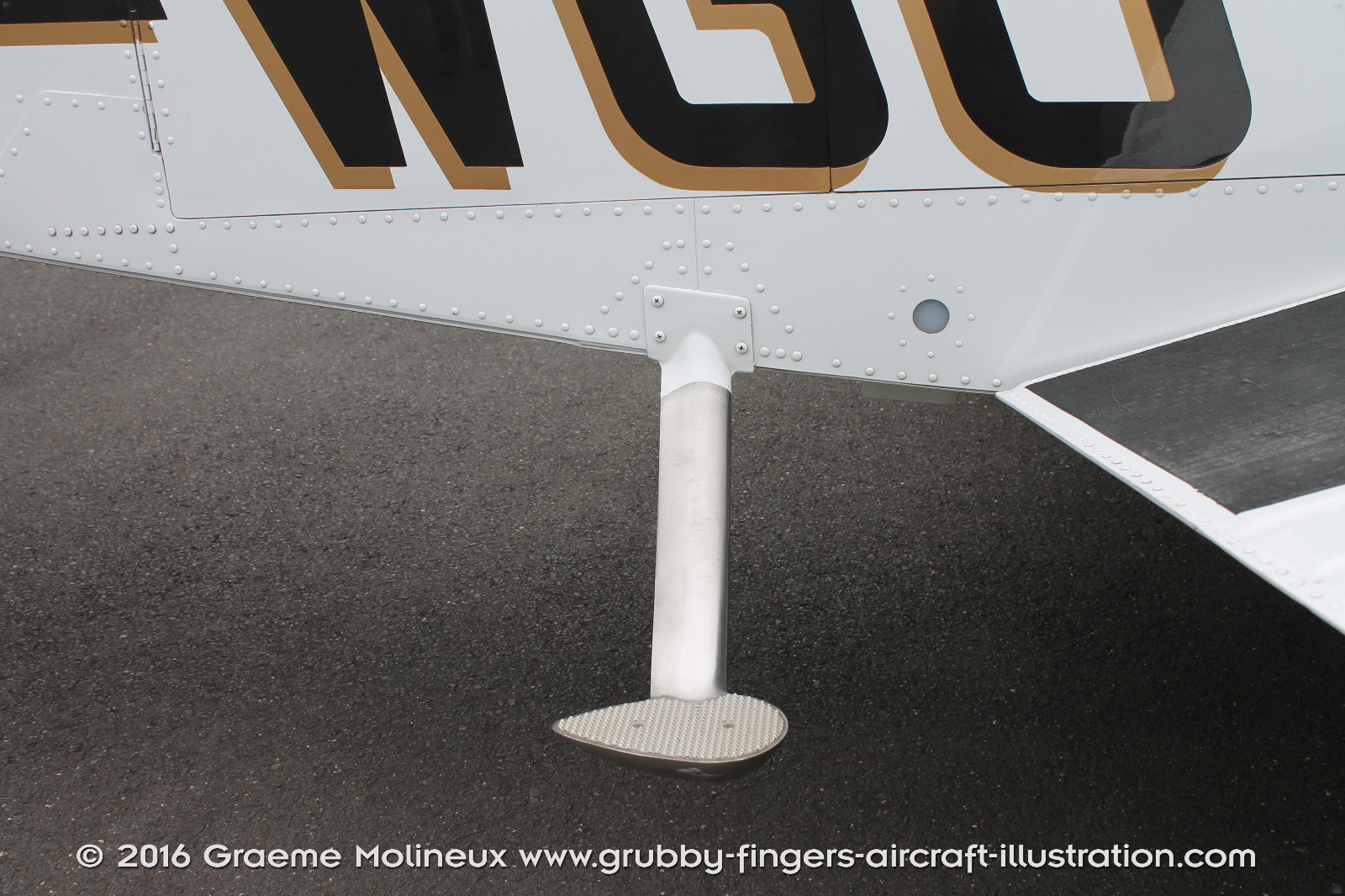BEECHCRAFT%20-%20BARON%20G58%20-%20WALKAROUND%20-%20VH-WGU%20-%20MOORABBIN%202016%20-%20082%20-%20GrubbyFingers