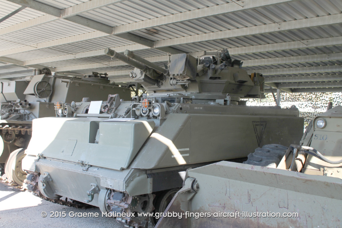 M113%20MRV%20Walkaround%2015155%20Christine%20ARMY%20Bandiana%202014%2001%20GrubbyFingers